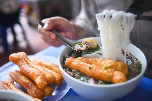 Khi nào người Hà Nội được đi ăn phở, ngồi quán cà phê?