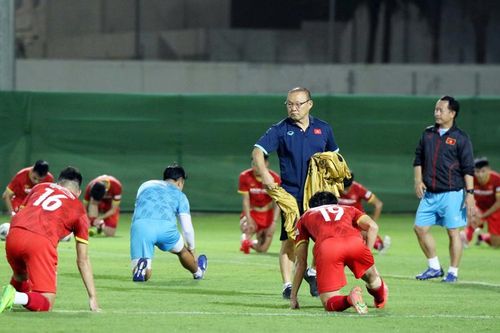 Từ Ranieri đến Park Hang-seo và câu chuyện về sự tàn nhẫn của bóng đá