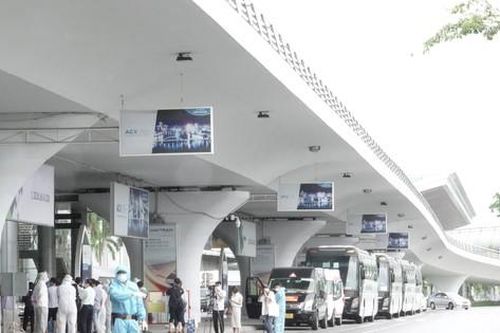 Đà Nẵng: 'Chuyến bay 0 đồng' đưa bà bầu, trẻ em, người già yếu, người khó khăn về quê