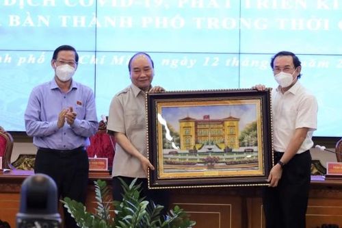 Chủ tịch nước tin tưởng TP. HCM sẽ sớm phục hồi trở lại, xứng vị thế là 'anh hai Nam bộ'