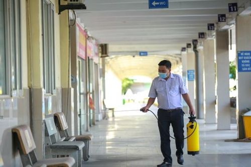 Hà Nội: Các bến xe khách tất bật chuẩn bị đón khách, ga tàu mở bán vé trở lại