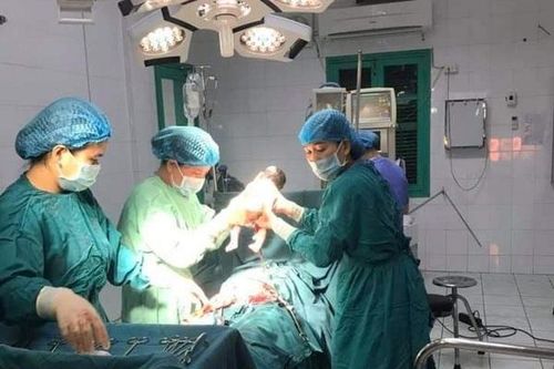 Vụ sản phụ 11 tuổi ở Quảng Trị: 'Khai sinh sai cho cháu đi học'