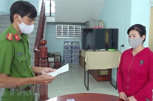 An Giang: Tạm giữ hình sự người phụ nữ tấn công lực lượng chống dịch