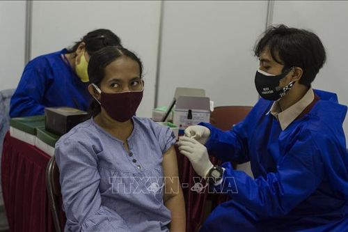 Indonesia sẽ hoàn tất tiêm chủng cho người cao tuổi trước Giáng sinh 2021