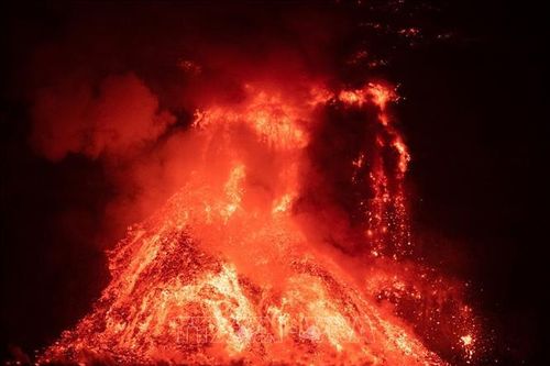 Tránh nguy cơ khí độc từ núi lửa, người dân đảo La Palma được lệnh không ra khỏi nhà