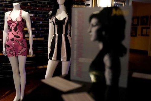 Đấu giá hơn 800 kỷ vật của nữ danh ca bạc mệnh Amy Winehouse