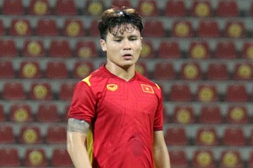 Quang Hải bất ngờ đổi giày trước trận đấu Việt Nam vs Oman