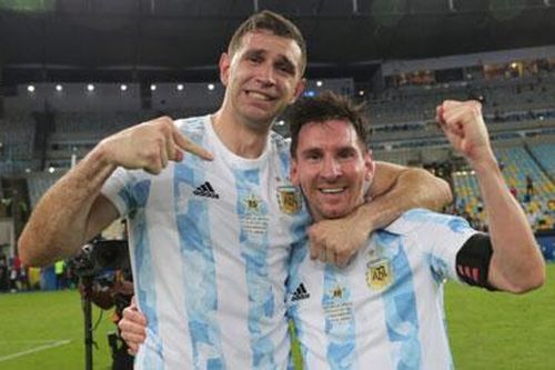 Messi chỉ trích Arsenal bán 'một trong những thủ môn xuất sắc nhất thế giới'