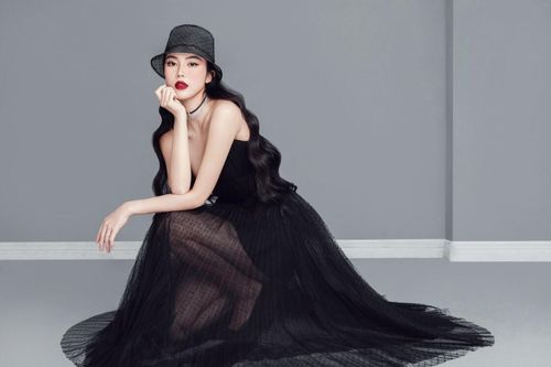Không hổ danh fashionista đẹp nhất nhì Vbiz, Helly Tống lên đồ sang muốn xỉu với loạt váy đầm yêu kiều