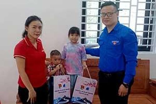 Chương trình triệu túi an sinh: Thiết thực với người khó khăn bị ảnh hưởng bởi COVID-19Tin khácĐổi mới giáo dục từ ứng dụng công nghệ thông tinVững vàng trên trận tuyến chống 'giặc lửa'