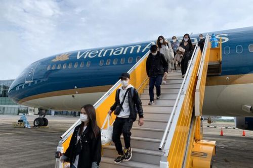 Hà Nội: Người đi máy bay về từ TP.HCM tự theo dõi sức khỏe tại nhà