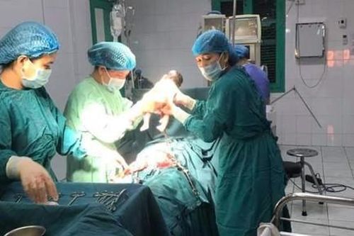 Mổ đẻ cấp cứu thành công cho sản phụ thai khó