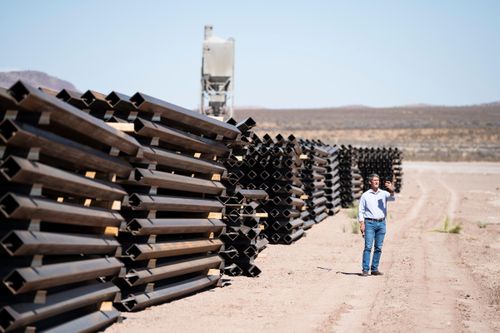 Bất ngờ với 'nghĩa địa' vật liệu xây tường biên giới Mỹ - Mexico