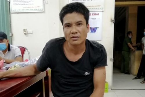 Bắt khẩn cấp đối tượng mặc váy cải trang làm nữ giới mò vào trường tiểu học cướp tài sản