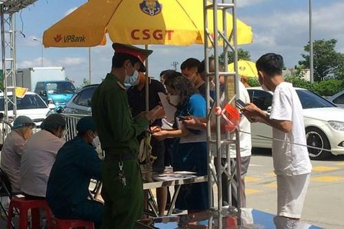 Các chốt kiểm soát ra vào TP Hà Nội vẫn hoạt động nghiêm ngặt