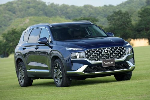 Hyundai Santa Fe bán gấp 3 lần Toyota Fortuner trong tháng 9