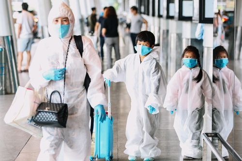 Phụ huynh ở TP.HCM gặp khó vì trẻ chưa tiêm vaccine không được bay