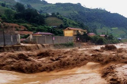 Quyết liệt ứng phó bão, mưa lũ; chủ động sơ tán dân ra khỏi khu vực nguy hiểm