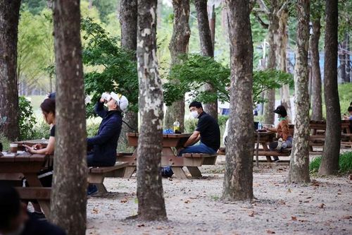 Hàn Quốc thảo luận về 'chung sống với Covid-19'