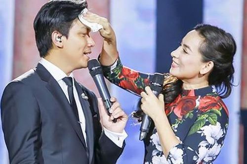 Vì sao ca sĩ Mạnh Quỳnh tự nhận bản thân vô dụng trong tang lễ của Phi Nhung?