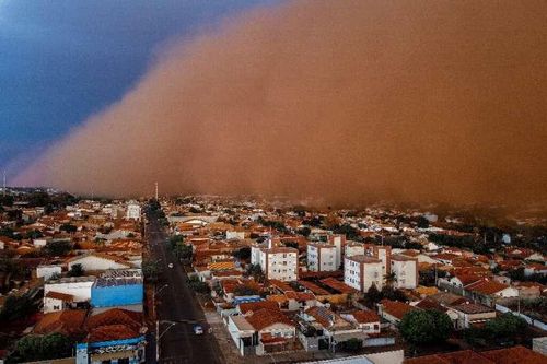 Hạn hán khắc nghiệt ở Brazil gây ra những cơn bão cát chết người