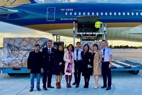 Vietnam Airlines vận chuyển vaccine và vật tư y tế từ Hungary, Croatia và Slovakia về Việt Nam
