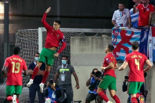 Ronaldo lập hat-trick trong trận thắng 5-0 của Bồ Đào Nha