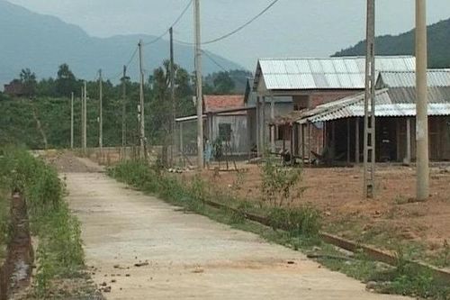 Chủ tịch UBND xã Hải Phúc ký xác nhận hồ sơ đề nghị cấp sổ đỏ trái luật