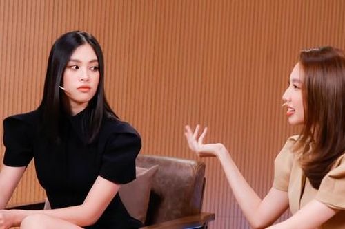Hoa hậu Tiểu Vy bật khóc, xin lỗi Thùy Tiên trên sóng truyền hình
