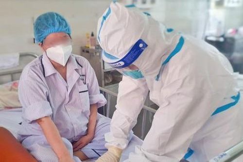 Nữ điều dưỡng mang thai vượt qua lằn ranh sinh tử khi mắc COVID-19