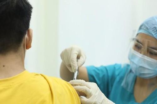 Thứ trưởng Bộ Y tế: Tiêm vắc xin ngừa COVID cho trẻ em sẽ thực hiện từng bước, thận trọng