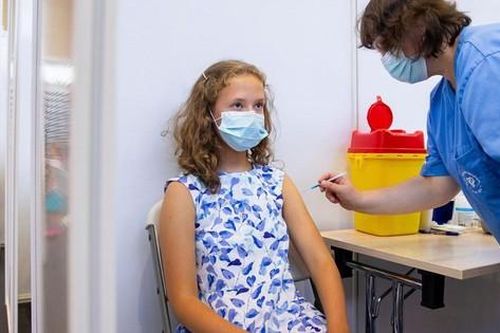 Nhà Trắng yêu cầu tiêm vắc xin COVID-19 cho trẻ em trên 5 tuổi