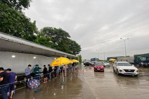 Hà Nội vẫn kiểm soát người ra vào như Chỉ thị 16
