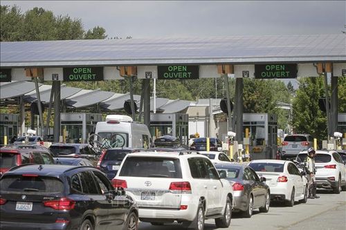 Mỹ chuẩn bị mở cửa biên giới đường bộ với Canada và Mexico