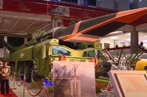 Triều Tiên hé lộ tên lửa siêu thanh trong triển lãm quân sự