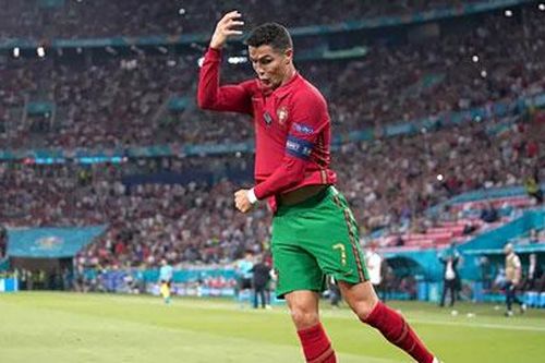Ronaldo cán mốc 800 bàn trong sự nghiệp