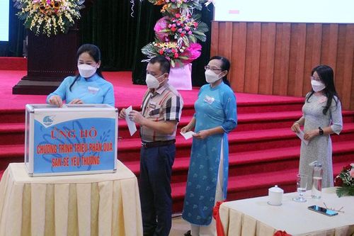 Phát động ủng hộ chương trình 'Triệu phần quà san sẻ yêu thương'