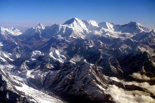 Thảm thực vật đỉnh Everest thay đổi bất thường do biến đổi khí hậu