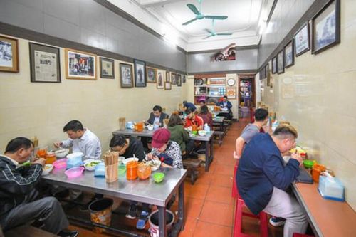 Hà Nội: Các cửa hàng ăn uống được bán, phục vụ tại chỗ từ 6h ngày 14/10