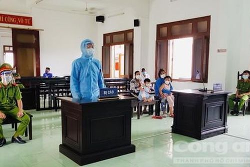 25 năm tù cho kẻ khóa trái cửa tưới xăng đốt nhà có 4 người bên trong