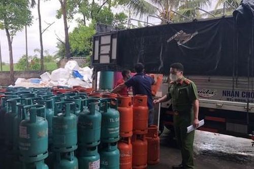 Đột kích cơ sở sang chiết gas trái phép quy mô cực 'khủng'