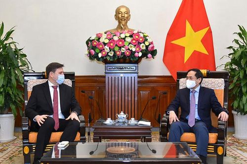 Việt Nam luôn coi trọng và mong muốn tăng cường quan hệ hợp tác nhiều mặt với Ba Lan