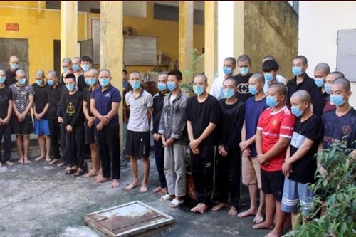 Hàng chục học sinh hỗn chiến khiến 1 người trọng thương