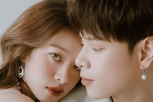 Jaykii và bạn gái khoe giấy đăng kí kết hôn trước khi đón con đầu lòng