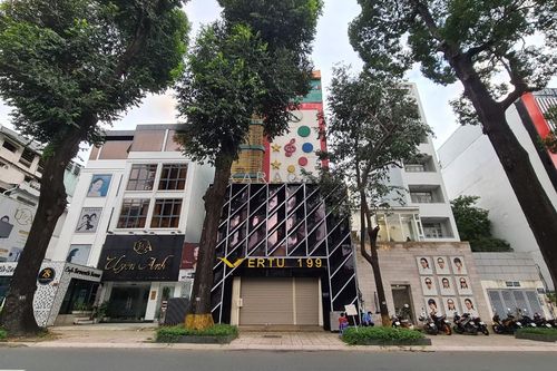 Bảng hiệu karaoke ở TP.HCM đang dần biến mất
