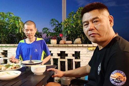 Đưa bạn thân mắc ung thư đi du lịch khắp Trung Quốc