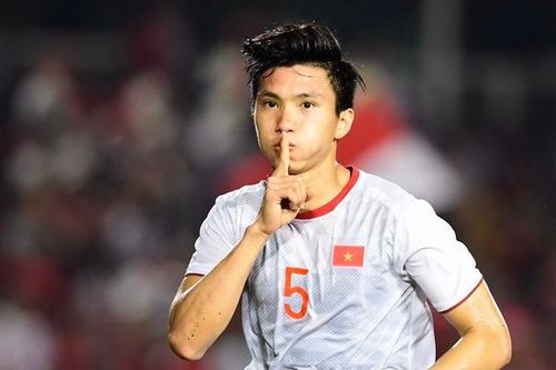 Văn Hậu sẽ sang Hàn Quốc phẫu thuật vào tháng 11