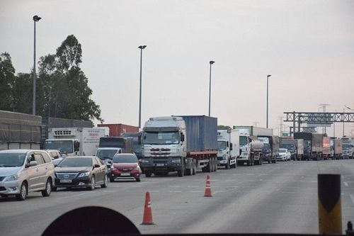Người lao động được phép đi lại bằng ô tô cá nhân giữa TP Hồ Chí Minh và Đồng Nai