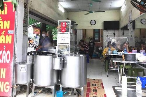 Nhịp sống 'bình thường mới' trở lại với Thủ đô