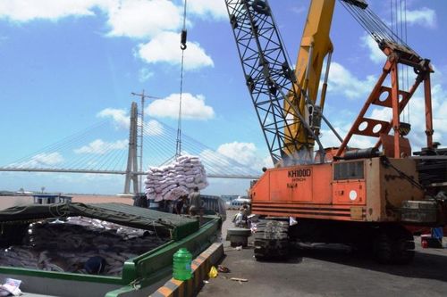 Tăng năng lực vận tải thủy, giảm chi phí logistics